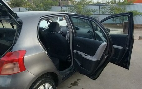 Toyota Yaris III рестайлинг, 2008 год, 660 000 рублей, 9 фотография