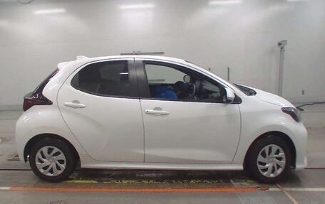 Toyota Yaris, 2022 год, 1 269 000 рублей, 3 фотография