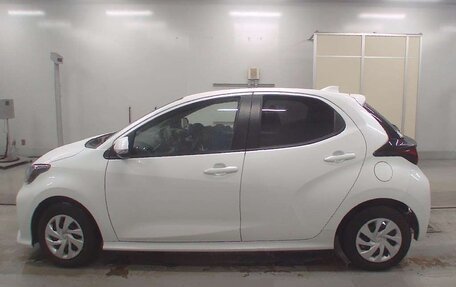 Toyota Yaris, 2022 год, 1 269 000 рублей, 4 фотография