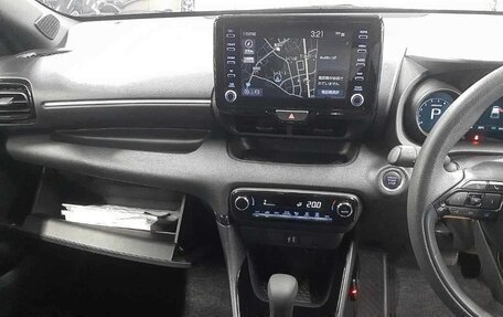 Toyota Yaris, 2022 год, 1 269 000 рублей, 9 фотография