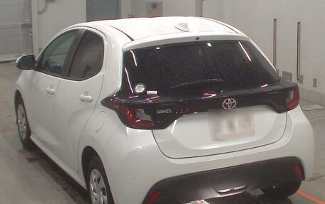 Toyota Yaris, 2022 год, 1 269 000 рублей, 6 фотография