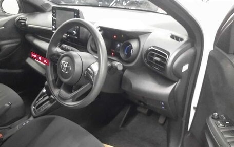 Toyota Yaris, 2022 год, 1 269 000 рублей, 7 фотография