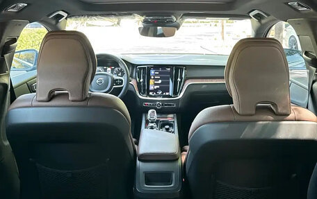 Volvo V60 II, 2022 год, 3 250 000 рублей, 7 фотография