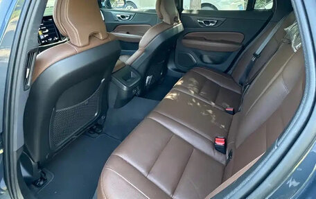 Volvo V60 II, 2022 год, 3 250 000 рублей, 14 фотография
