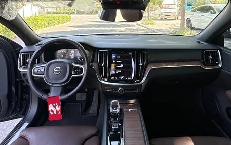 Volvo V60 II, 2022 год, 3 250 000 рублей, 13 фотография