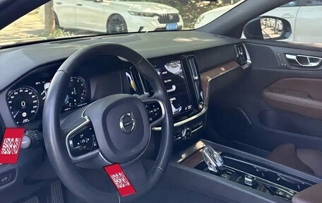 Volvo V60 II, 2022 год, 3 250 000 рублей, 8 фотография
