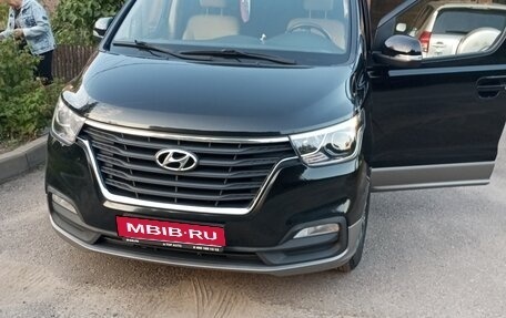 Hyundai H-1 II рестайлинг, 2021 год, 3 700 000 рублей, 1 фотография