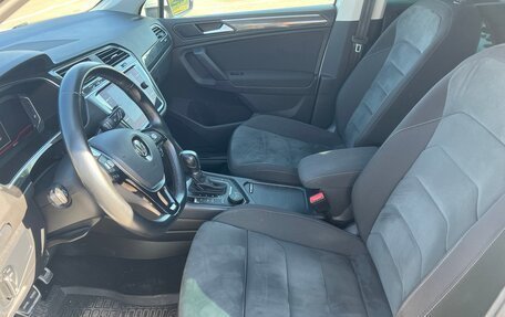 Volkswagen Tiguan II, 2019 год, 3 600 000 рублей, 20 фотография