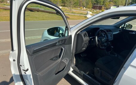 Volkswagen Tiguan II, 2019 год, 3 600 000 рублей, 22 фотография