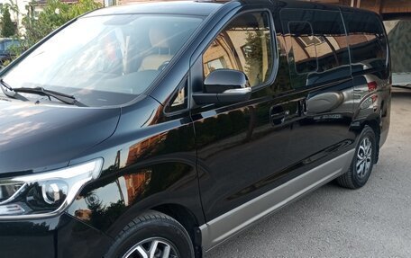 Hyundai H-1 II рестайлинг, 2021 год, 3 700 000 рублей, 2 фотография