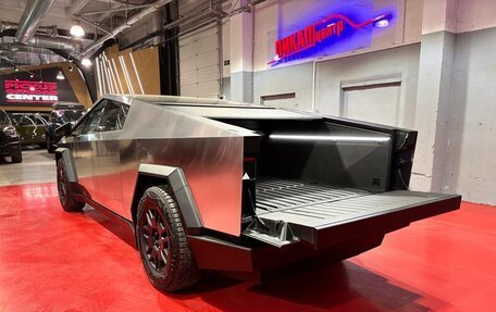 Tesla Cybertruck, 2024 год, 19 000 000 рублей, 4 фотография