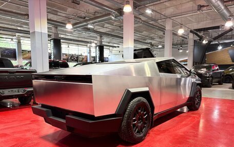 Tesla Cybertruck, 2024 год, 19 000 000 рублей, 7 фотография