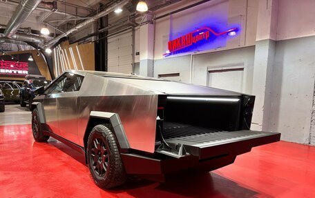 Tesla Cybertruck, 2024 год, 19 000 000 рублей, 3 фотография