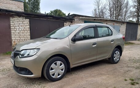 Renault Logan II, 2015 год, 589 000 рублей, 1 фотография