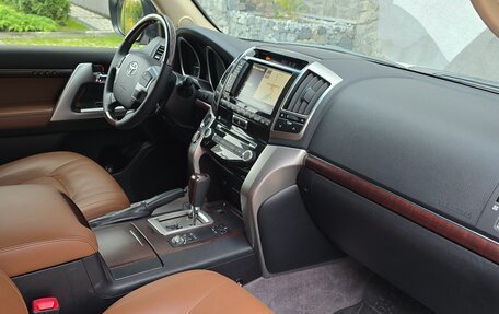 Toyota Land Cruiser 200, 2015 год, 4 900 000 рублей, 17 фотография