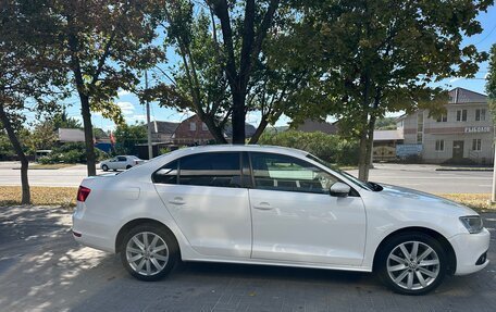 Volkswagen Jetta VI, 2013 год, 820 000 рублей, 2 фотография
