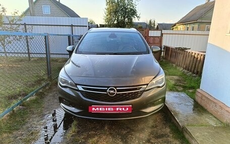 Opel Astra K, 2018 год, 1 600 000 рублей, 8 фотография
