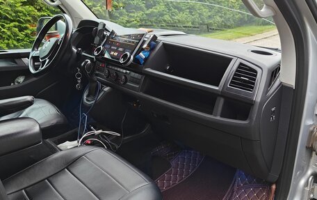 Volkswagen Caravelle T6 рестайлинг, 2017 год, 3 350 000 рублей, 5 фотография