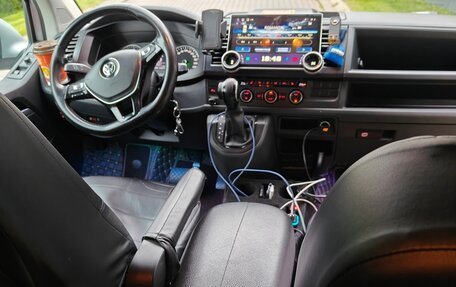 Volkswagen Caravelle T6 рестайлинг, 2017 год, 3 350 000 рублей, 7 фотография