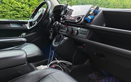 Volkswagen Caravelle T6 рестайлинг, 2017 год, 3 350 000 рублей, 9 фотография