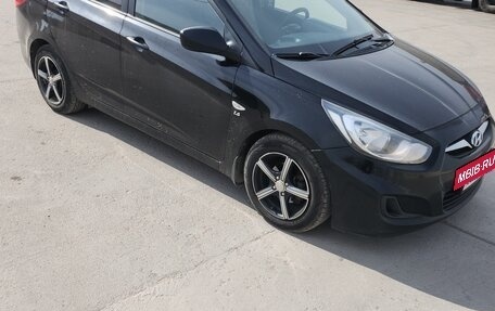 Hyundai Solaris II рестайлинг, 2013 год, 690 000 рублей, 3 фотография
