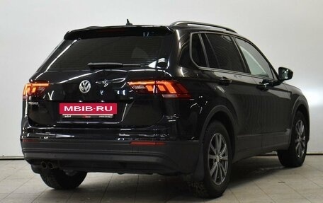 Volkswagen Tiguan II, 2020 год, 2 399 000 рублей, 3 фотография