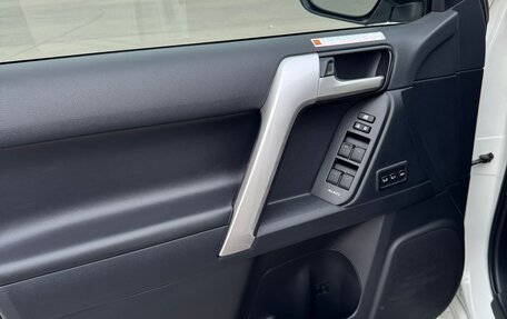 Toyota Land Cruiser Prado 150 рестайлинг 2, 2023 год, 8 100 000 рублей, 10 фотография