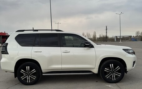 Toyota Land Cruiser Prado 150 рестайлинг 2, 2023 год, 8 100 000 рублей, 7 фотография