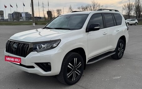 Toyota Land Cruiser Prado 150 рестайлинг 2, 2023 год, 8 100 000 рублей, 3 фотография