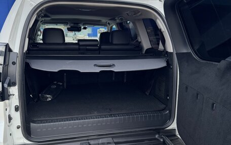 Toyota Land Cruiser Prado 150 рестайлинг 2, 2023 год, 8 100 000 рублей, 16 фотография