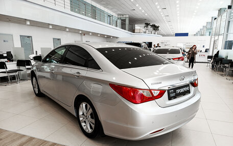 Hyundai Sonata VI, 2011 год, 950 000 рублей, 11 фотография