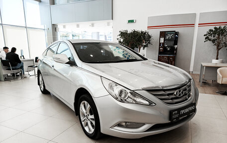 Hyundai Sonata VI, 2011 год, 950 000 рублей, 7 фотография