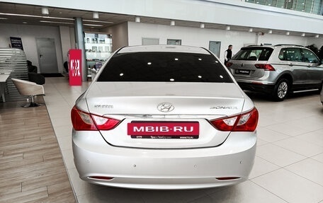 Hyundai Sonata VI, 2011 год, 950 000 рублей, 10 фотография