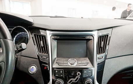 Hyundai Sonata VI, 2011 год, 950 000 рублей, 19 фотография