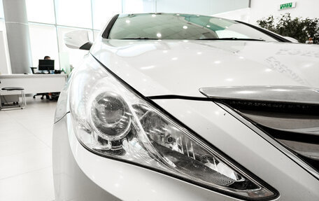 Hyundai Sonata VI, 2011 год, 950 000 рублей, 21 фотография