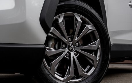 Toyota RAV4, 2025 год, 3 890 000 рублей, 12 фотография