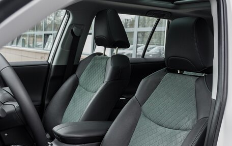 Toyota RAV4, 2025 год, 3 890 000 рублей, 26 фотография