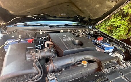 Mitsubishi Pajero IV, 2011 год, 2 400 000 рублей, 2 фотография