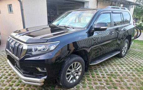 Toyota Land Cruiser Prado 150 рестайлинг 2, 2018 год, 4 300 000 рублей, 5 фотография