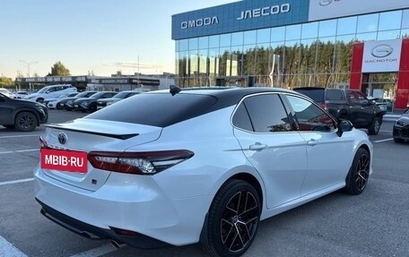 Toyota Camry, 2022 год, 3 225 000 рублей, 5 фотография