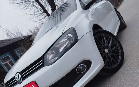 Volkswagen Polo VI (EU Market), 2014 год, 700 000 рублей, 1 фотография