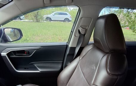 Toyota RAV4, 2020 год, 3 000 000 рублей, 6 фотография