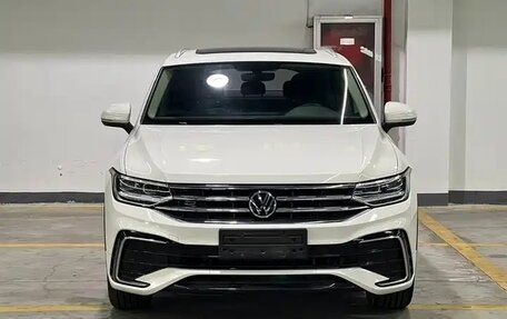 Volkswagen Tiguan II, 2022 год, 2 490 000 рублей, 2 фотография