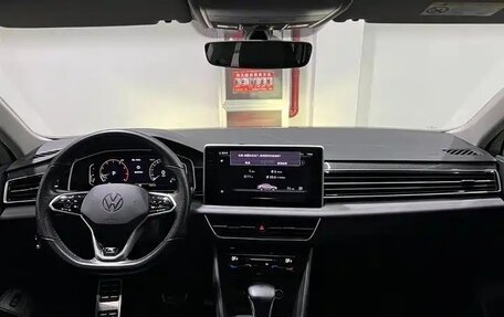 Volkswagen Tiguan II, 2022 год, 2 490 000 рублей, 7 фотография