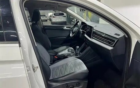 Volkswagen Tiguan II, 2022 год, 2 490 000 рублей, 13 фотография