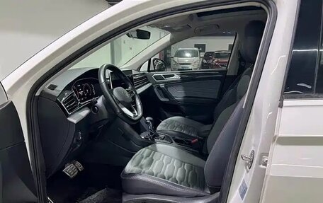 Volkswagen Tiguan II, 2022 год, 2 490 000 рублей, 11 фотография