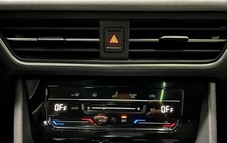 Volkswagen Tiguan II, 2022 год, 2 490 000 рублей, 9 фотография