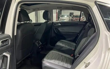Volkswagen Tiguan II, 2022 год, 2 490 000 рублей, 12 фотография