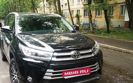 Toyota Highlander III, 2019 год, 3 990 000 рублей, 2 фотография