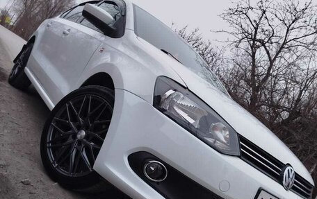 Volkswagen Polo VI (EU Market), 2014 год, 700 000 рублей, 2 фотография